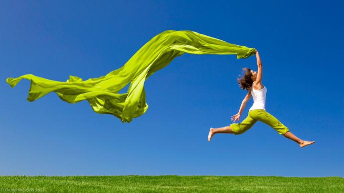 HealthyLifeCycle Vooma lifestyle lady leaping in the air